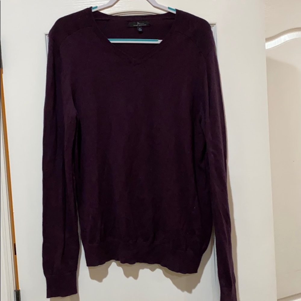 Men’s XL V-neck sweater
